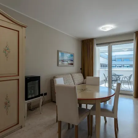 Апарт-отель Apt24 - Relais Du - With Pool Дезенцано-дель-Гарда