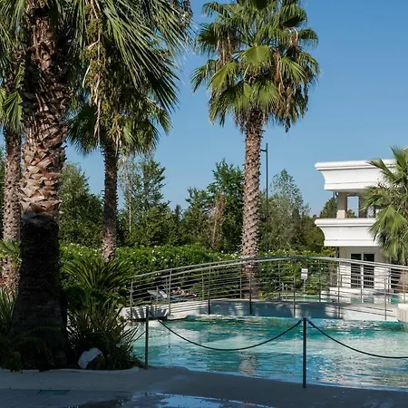Apt24 - Relais Du - With Pool Апарт-отель Дезенцано-дель-Гарда