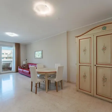 Apt24 - Relais Du - With Pool Апарт-отель Дезенцано-дель-Гарда