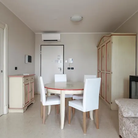 Apt24 - Relais Du - With Pool Апарт-отель Дезенцано-дель-Гарда