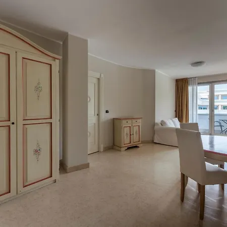 Apt24 - Relais Du - With Pool شقة فندقية ديسينسانو ديل غاردا